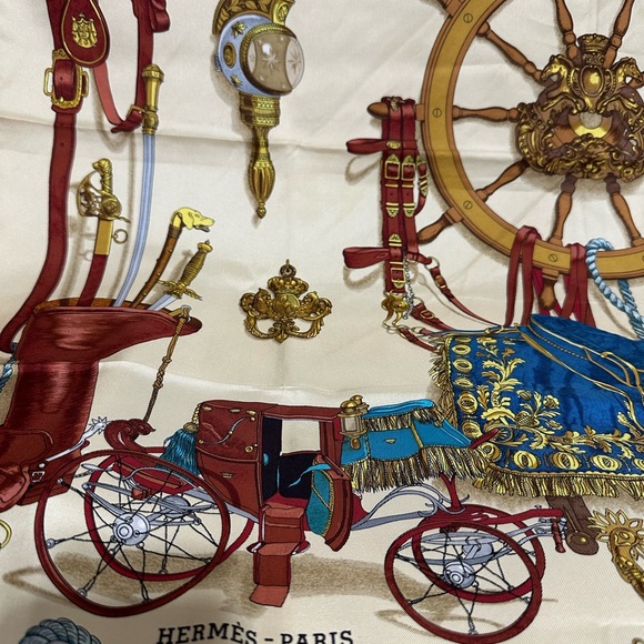 HERMES❤️🌟 “MUSEE” SILK SCARF HAND-ROLLED EDGES COMES W/ BOX ⭐️ - Picture 5 of 8